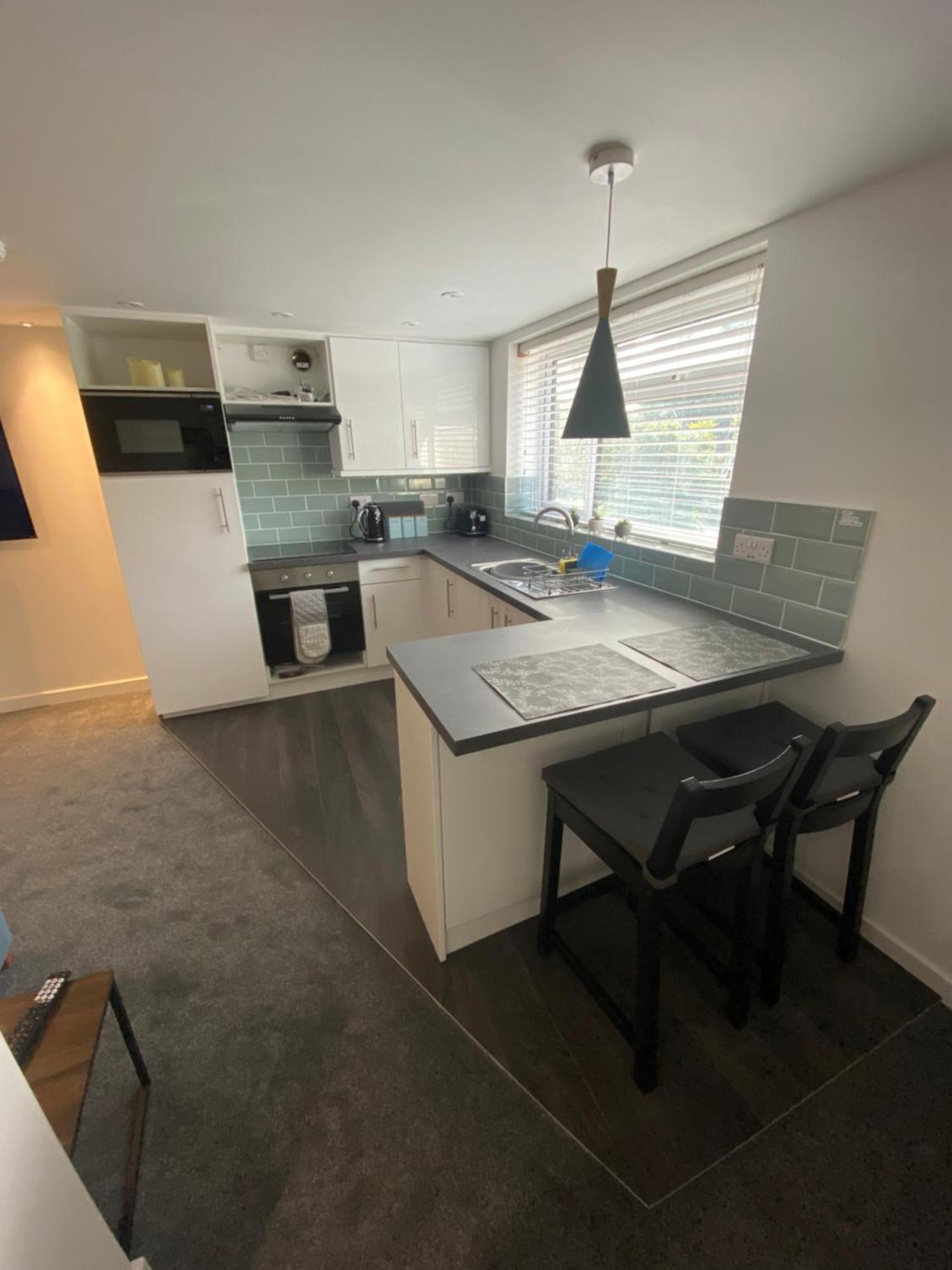Modern 1 Bed Apartment With Car Parking Bitton 外观 照片