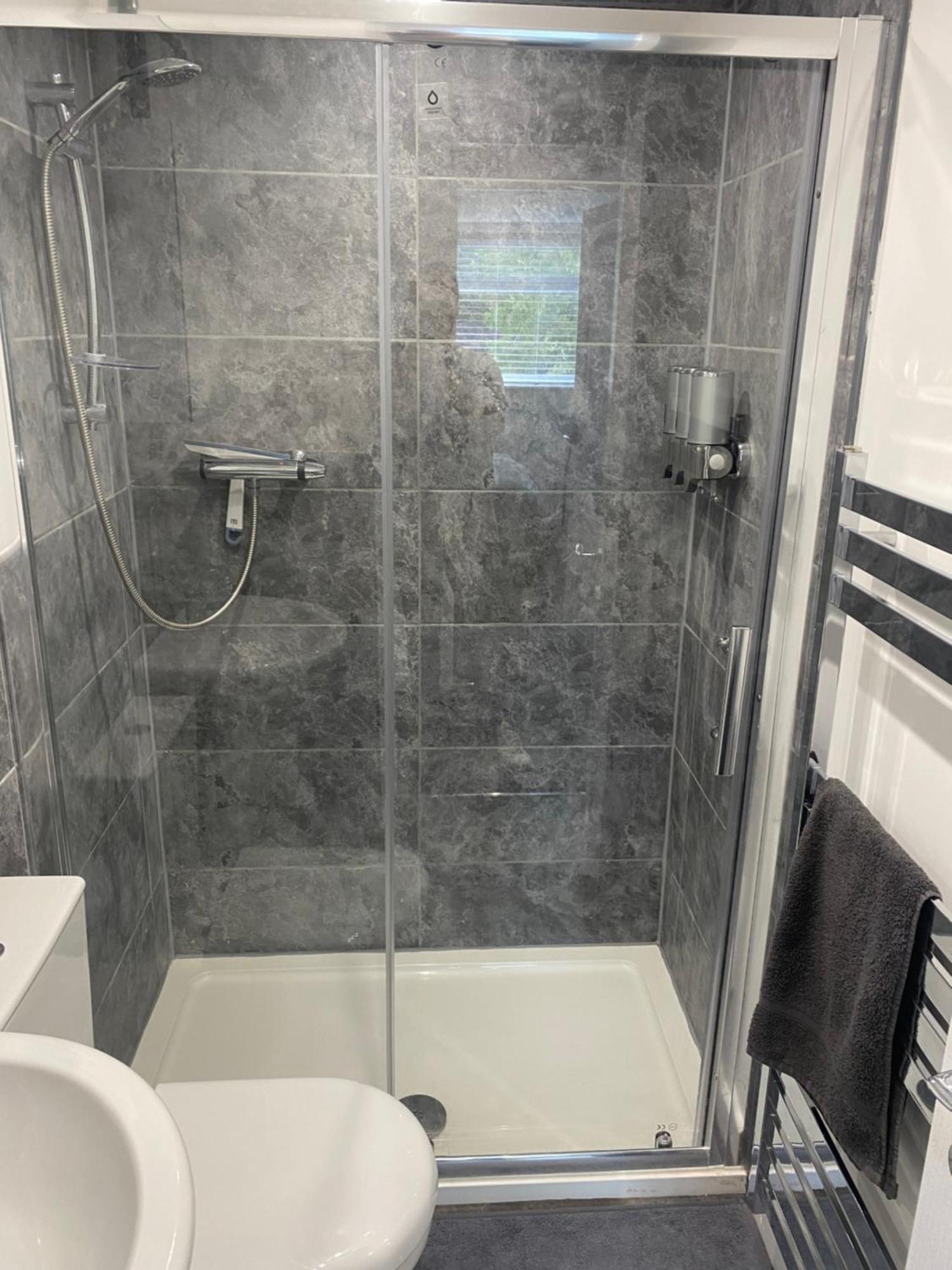 Modern 1 Bed Apartment With Car Parking Bitton 外观 照片