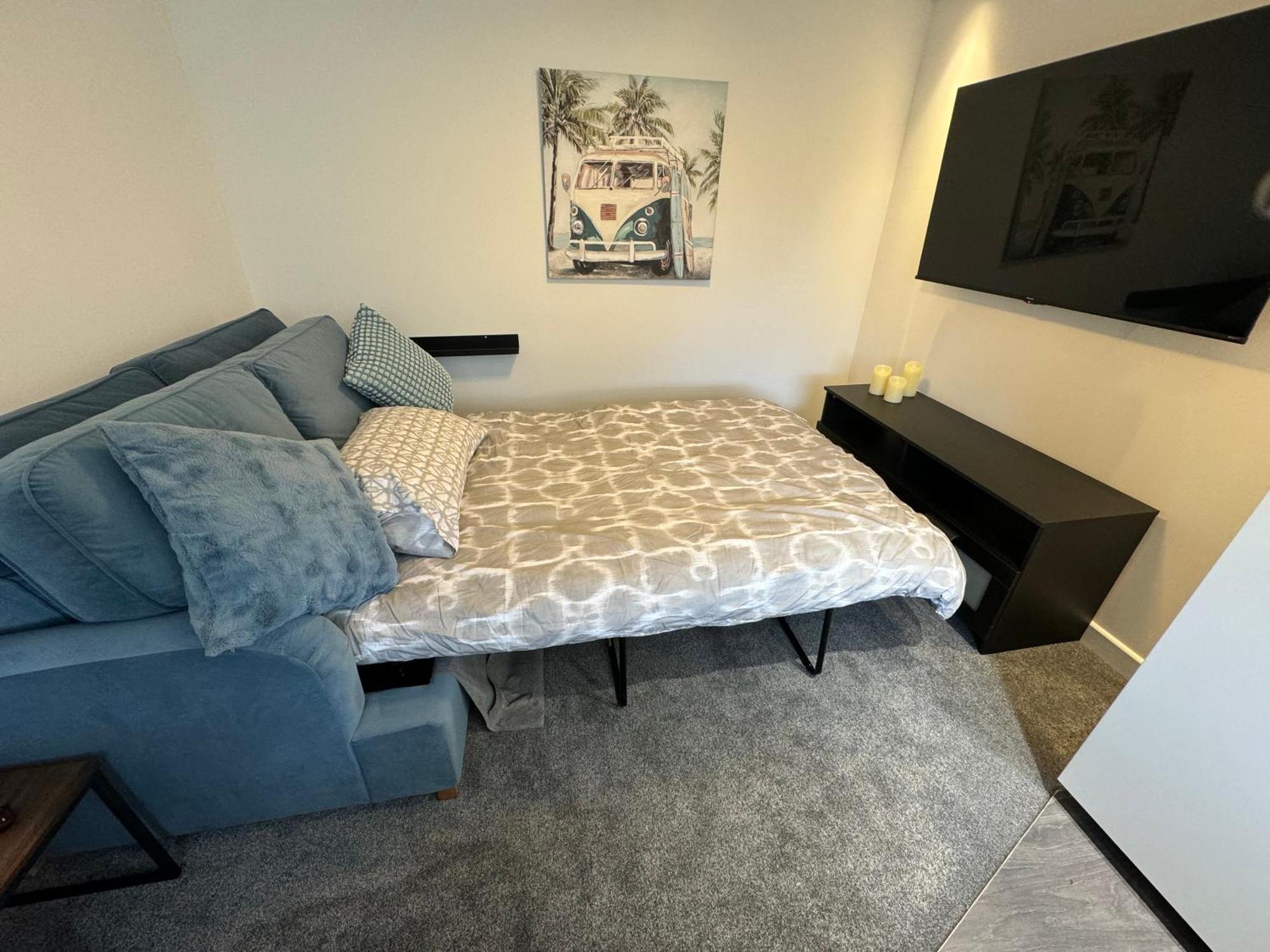 Modern 1 Bed Apartment With Car Parking Bitton 外观 照片